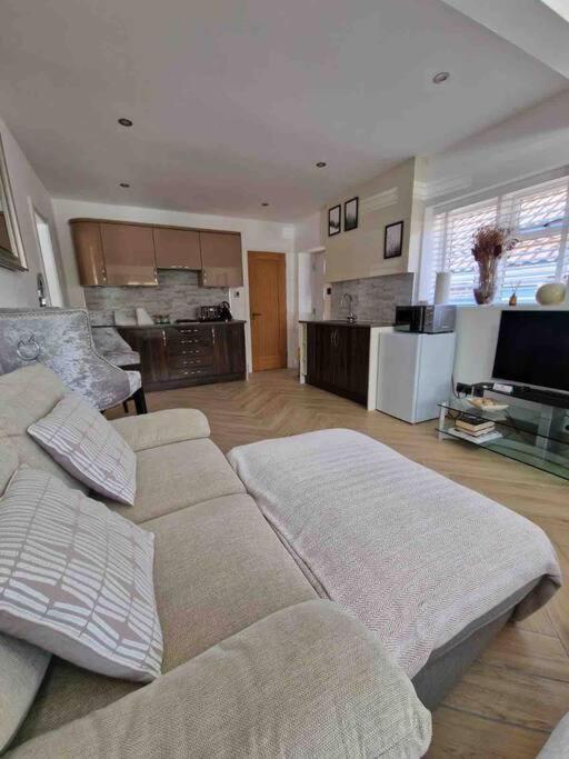 Lovely Studio Annex In Lilliput Poole Εξωτερικό φωτογραφία